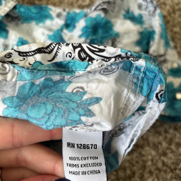 Cowgirl Hardware | Girl's Blue Floral Rhinestone Button Down Shirt Size 2T - Picture 8 of 8